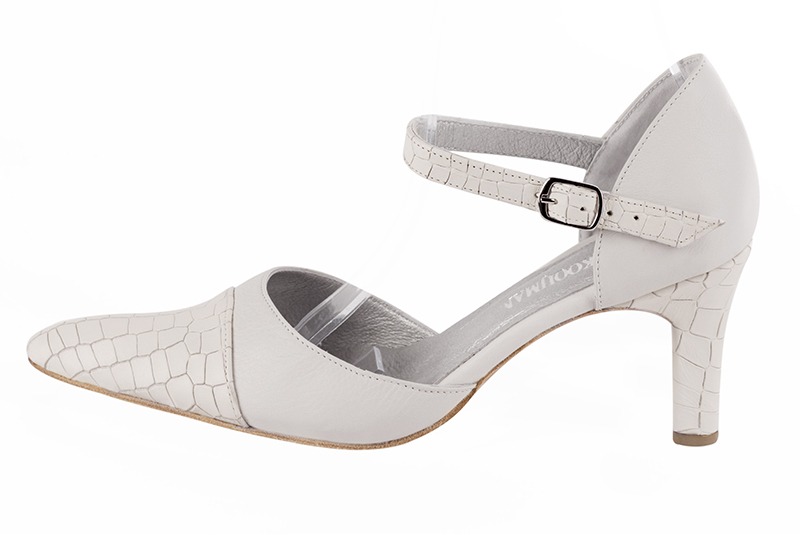 Off white women's open side shoes, with an instep strap. Tapered toe. High kitten heels. Profile view - Florence KOOIJMAN